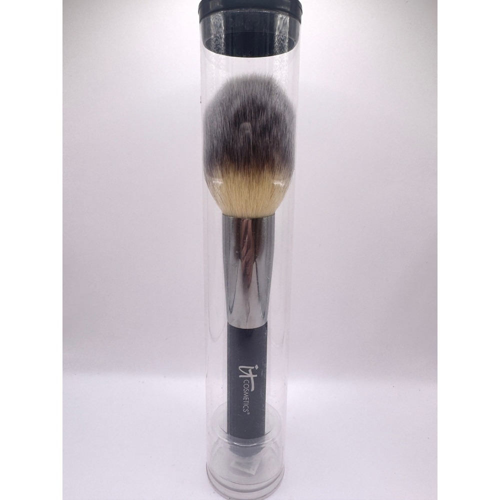 IT Cosmetics Heavenly Luxe Powder Brush No 8 NEW